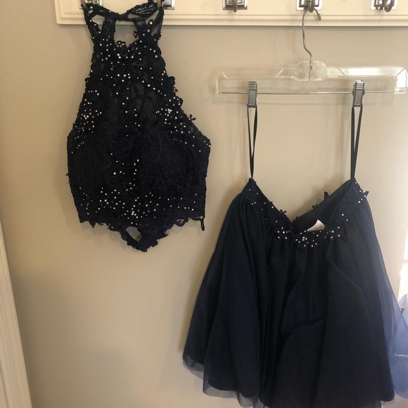 Formal Dress - Picture 3 of 5